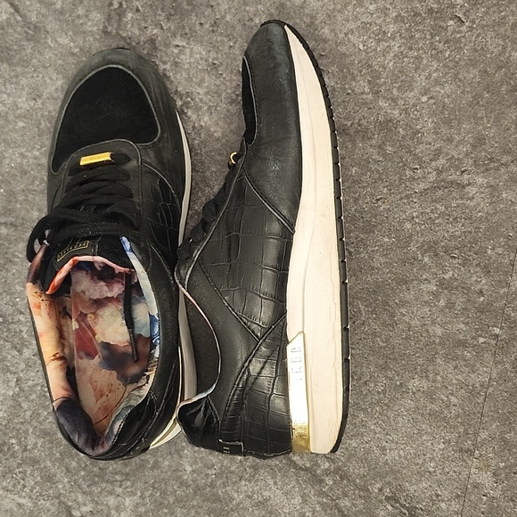 Ted Baker London black sneakers gold accents and floral interior size 7 - Picture 6 of 9